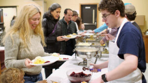 volunteers-serving-meals